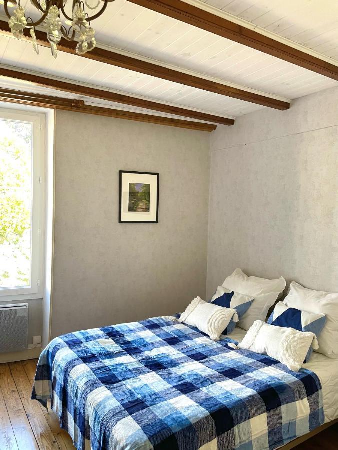 Javerlhac-et-la-Chapelle-Saint-Robert Chez Sarah - L'Escapade Bed & Breakfast エクステリア 写真