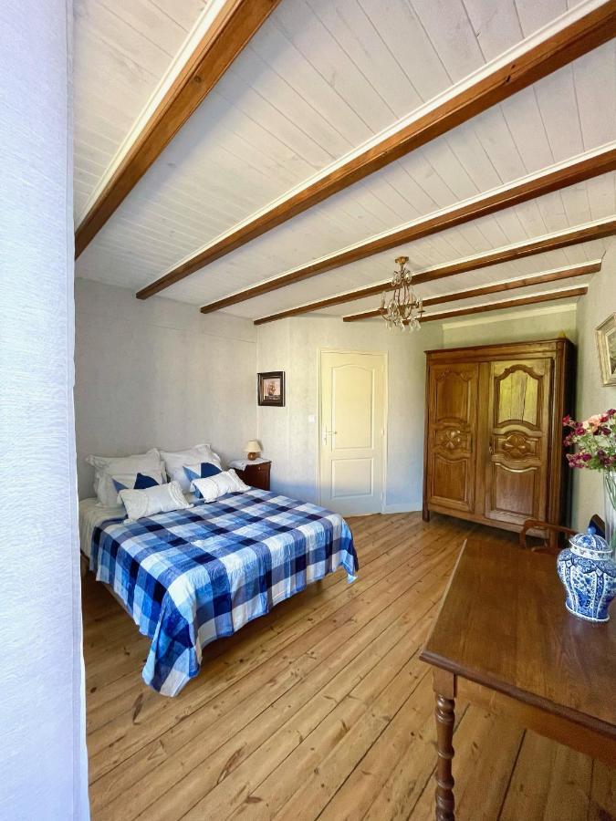 Javerlhac-et-la-Chapelle-Saint-Robert Chez Sarah - L'Escapade Bed & Breakfast エクステリア 写真