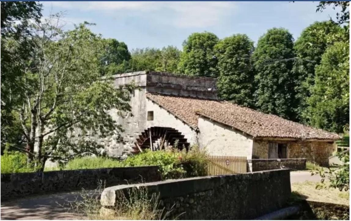 Javerlhac-et-la-Chapelle-Saint-Robert Chez Sarah - L'Escapade Bed & Breakfast エクステリア 写真