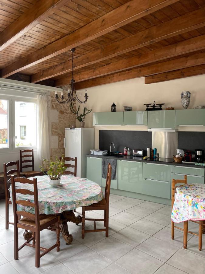 Javerlhac-et-la-Chapelle-Saint-Robert Chez Sarah - L'Escapade Bed & Breakfast エクステリア 写真