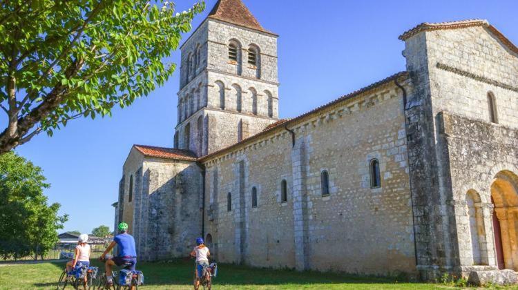 Javerlhac-et-la-Chapelle-Saint-Robert Chez Sarah - L'Escapade Bed & Breakfast エクステリア 写真