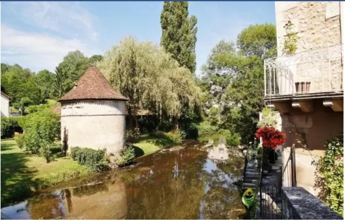 Javerlhac-et-la-Chapelle-Saint-Robert Chez Sarah - L'Escapade Bed & Breakfast エクステリア 写真